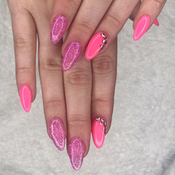 pink-nails-viborg